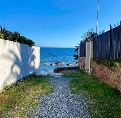 Bord De Boulouris A Raphael Apartamento *